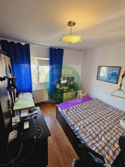 Apartament cu 3 camere decomandat în Roman - 2