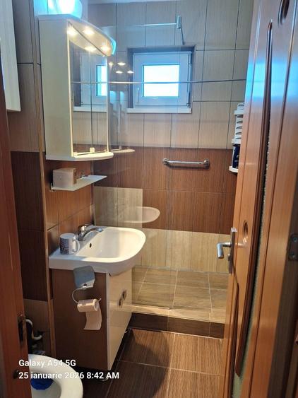 Inchiriez apartamend decomandat 3 camere mobilat cartier dupa zid - 6