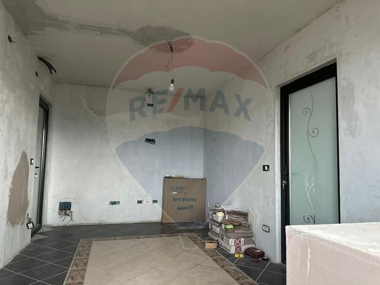 Apartament cu 2 camere de vânzare Savinesti - 2