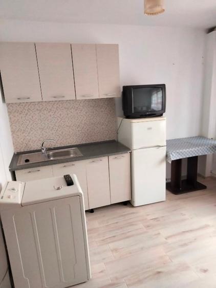 Inchiriez garsonieră - 1