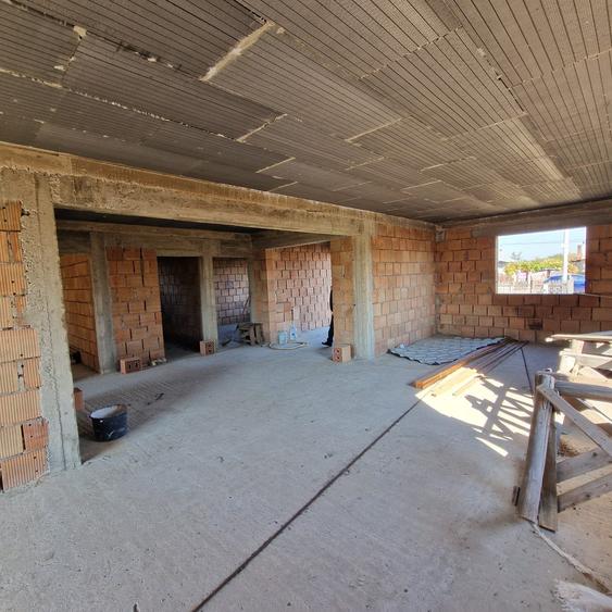 Se vinde casa la rosu, sat  Malaiesti jud. Prahova , pret 72000 euro negociabil - 10