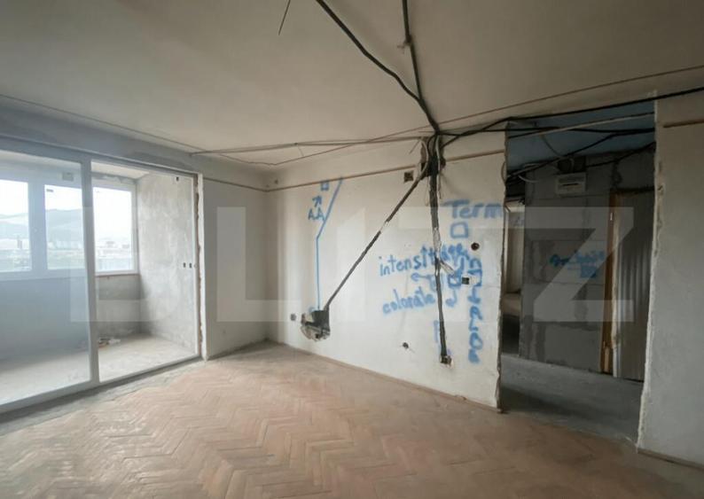 Apartament de vanzare - Semifinisat - Zona Centrala - 2