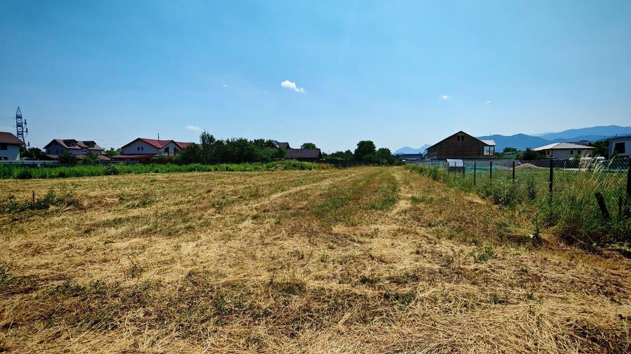 BARTOLOMEU,intravilan,intre case,suprafata de 774 mp,constructii P+2 - 8