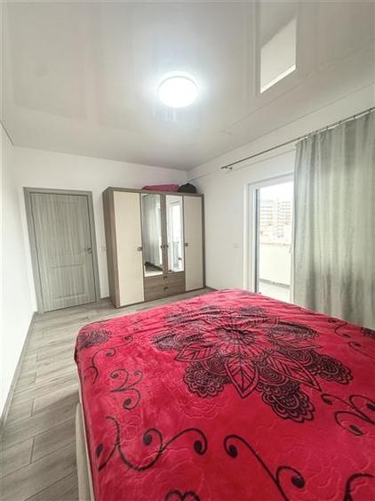 Apartament cu 3 camere semidecomandat, mobilat în Nord