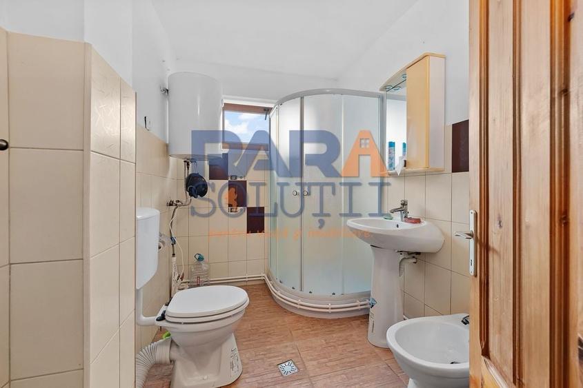 Vilă cu 6 dormitoare, 2 garaje, anexe multiple - 2076 mp teren - 14