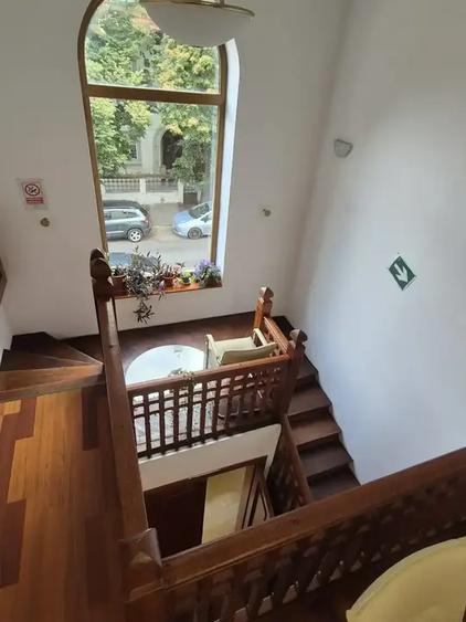 Casă cu 12 camere cu Canalizare în Dorobanți