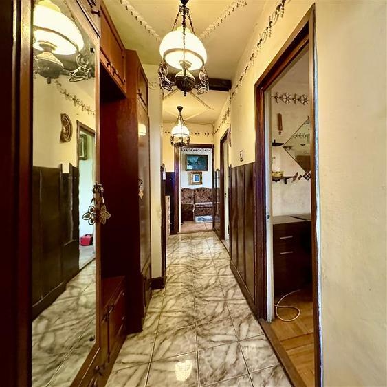Apartament cu 4 camere decomandat în Central