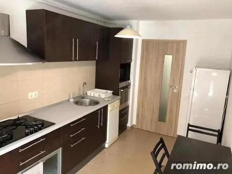 1 camera situat in Piata 700 - 3