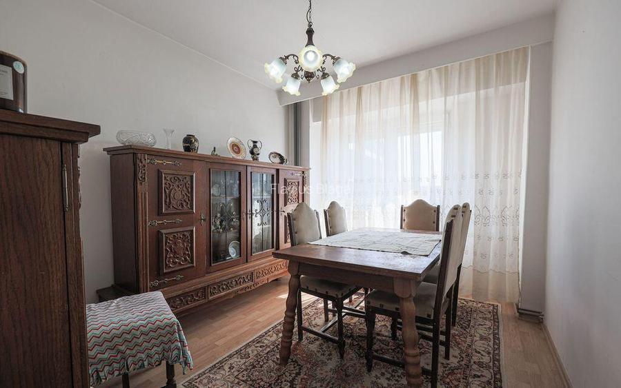Apartament decomandat cu 3 camere la etajul 3 in zona spi...