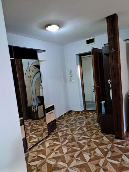 Inchiriez apartament zona semicentrala - 2