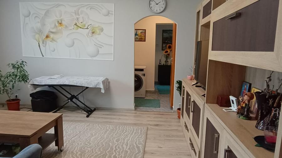 Apartament cu 3 camere semidecomandate, Marasesti - 1
