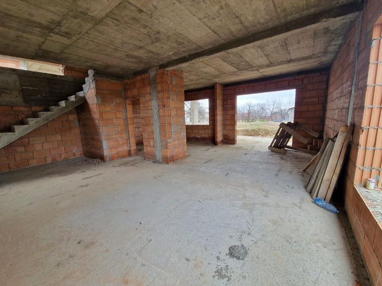 Casa individuala (semicolectiva) 172 mp utili, teren 765 mp Feleacu - 18