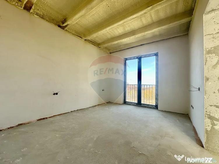Casă cu 7 camere cu Teren 350 Mp în Sălicea