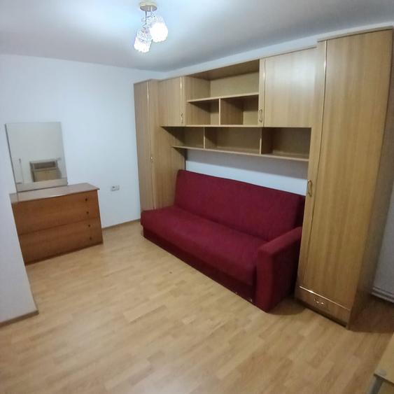 Inchriez apartament la curte - 5