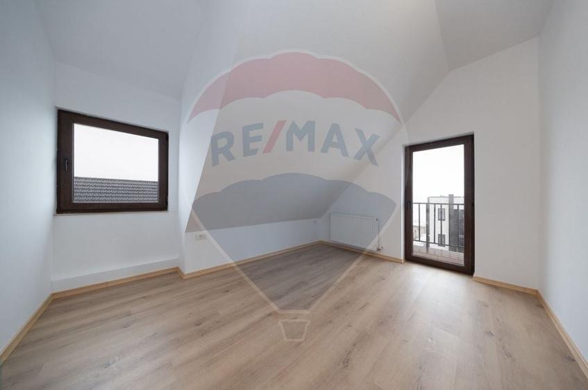 Casa cu 9 camere, teren 501 mp,  Harman! - 26