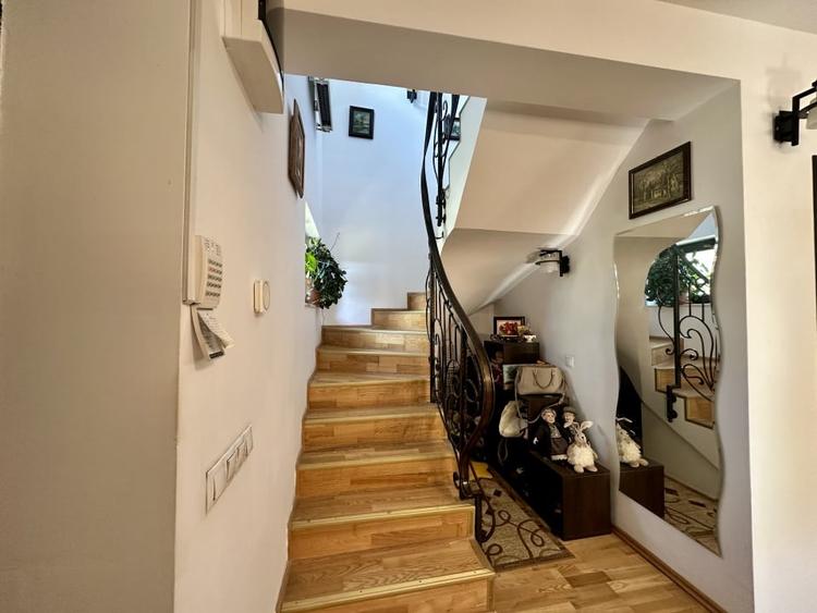 Vila superba cu foisor la  2 minute de Ghencea pe strada Safirului - 5