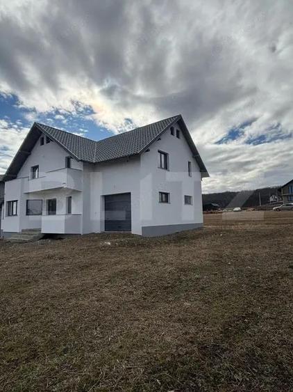 Casa individuala 196 mp | 4 dormitoare | garaj | teren 400 mp | Ipote?ti - 5