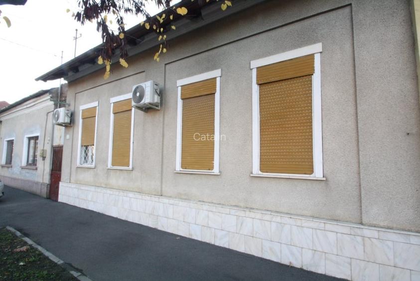 Proprietar vand 2 case alaturate