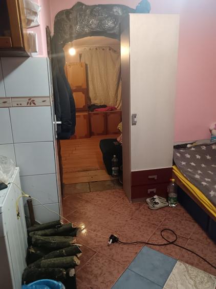 Vand casa 1 cam. in curte comuna - 2