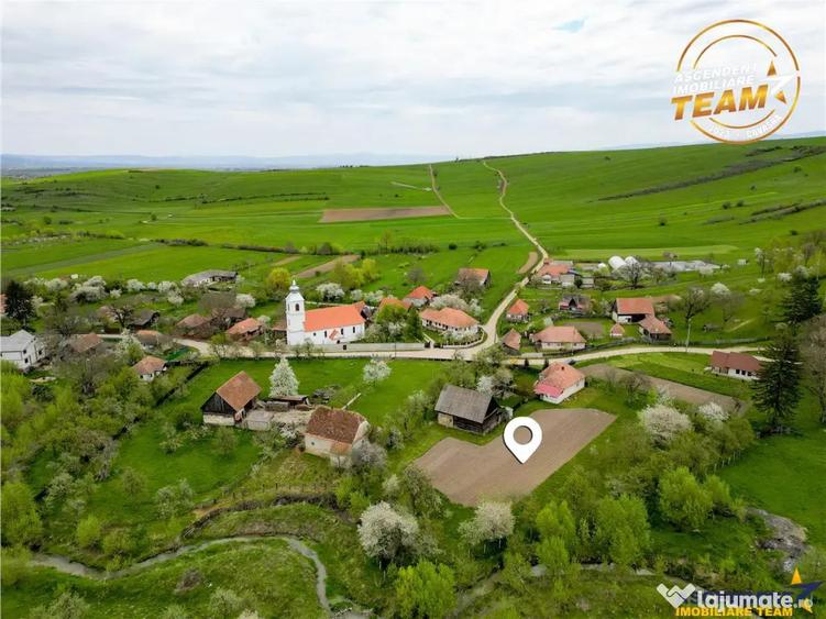 OFERTA REZERVATA!Casa cu farmec rustic teren privat de 3.3 - 18