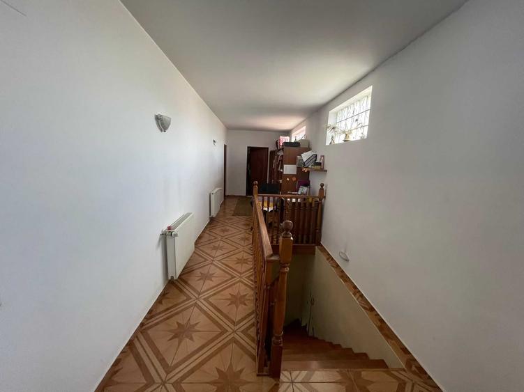 Casă cu 4 camere în Central