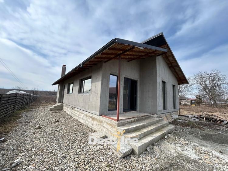 Casa Girov 100mp 56.000€ 560mp Teren - 2