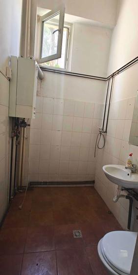 Showroom Spatiu Comercial Birou Salon Magazin - Vanzare sau Inchiriere - Arad - str Rodnei nr. 7-9, parter - 5