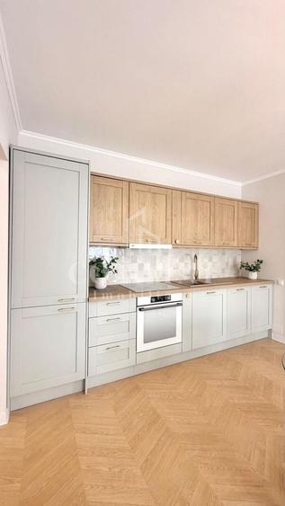 Apartament cu 3 camere semidecomandat în Florești