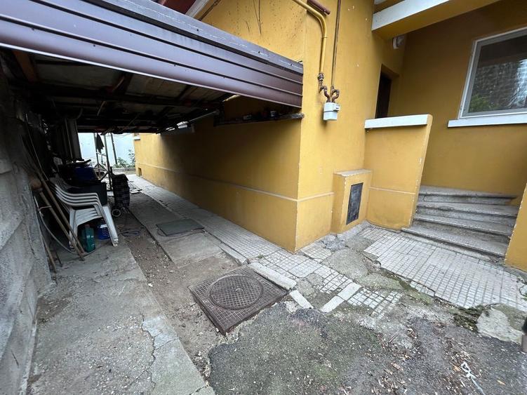 Casa la curte de vanzare ideala pentru locuit sau investitie - 2