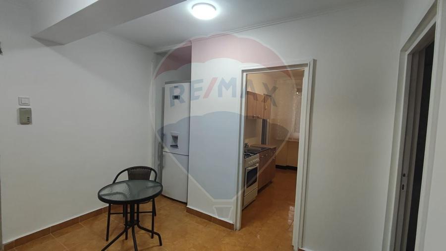 De inchiriat apartament 3 camere spatios  etaj 1 Splaiul Crisanei - 4