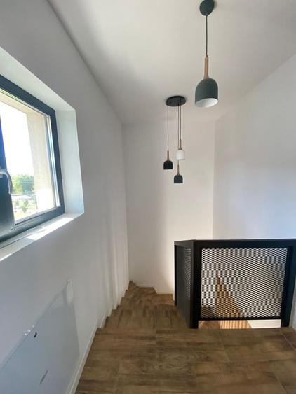 Vila superba situata langa lac si parc | Tunari - 7