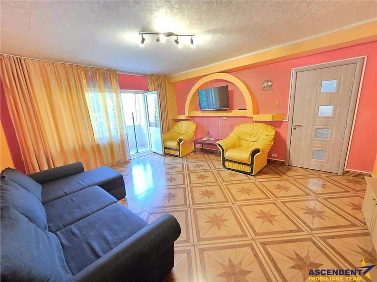 Apartament cu 3 camere decomandat în Noua