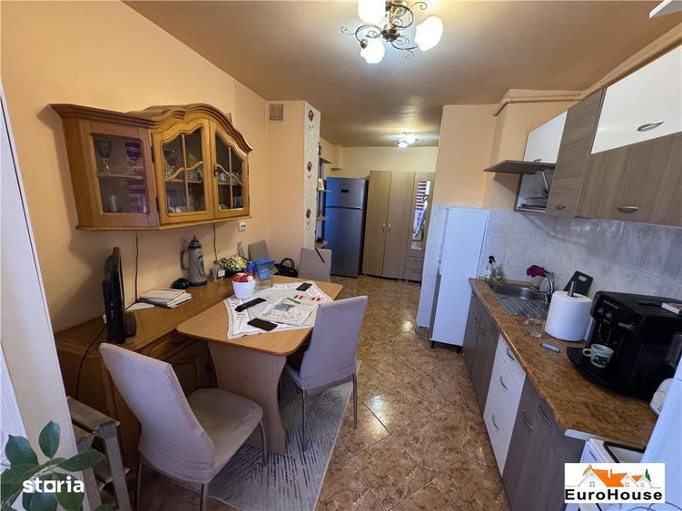 Apartament cu 2 camere decomandat în Ampoi 3