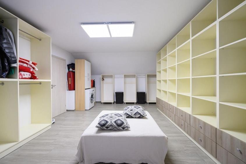Casă individuală cu 6 camere cu Canalizare în Bradu