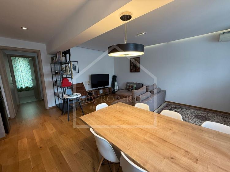 Apartament cu 3 camere decomandat, mobilat în Băneasa