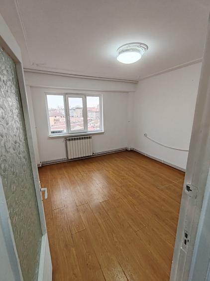 Apartament cu 2 camere decomandat în Casa de Cultură
