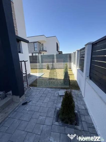 Casă cu 4 camere cu Teren 514 Mp în Sânpetru