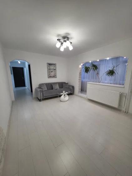 Apartament cu 3 camere semidecomandat în Gorjului