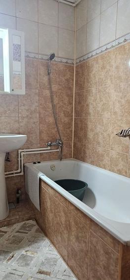 Apartament cu 2 camere decomandat, mobilat în Piața Centrală