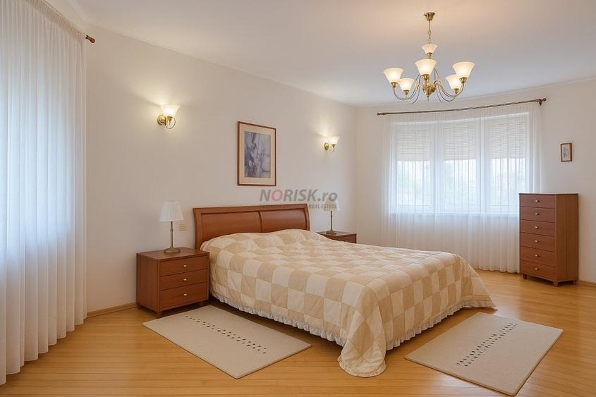 Casă cu 9 camere cu Teren 4500 Mp în Domnești