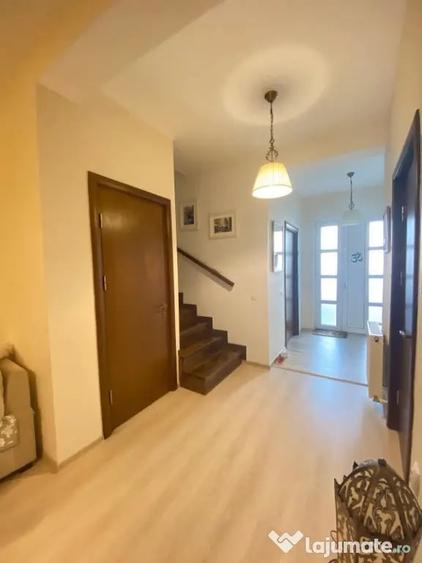 Casă cu 4 camere cu Teren 300 Mp în Central