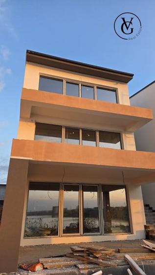 Casă individuală cu 7 camere cu Canalizare în Ovidiu