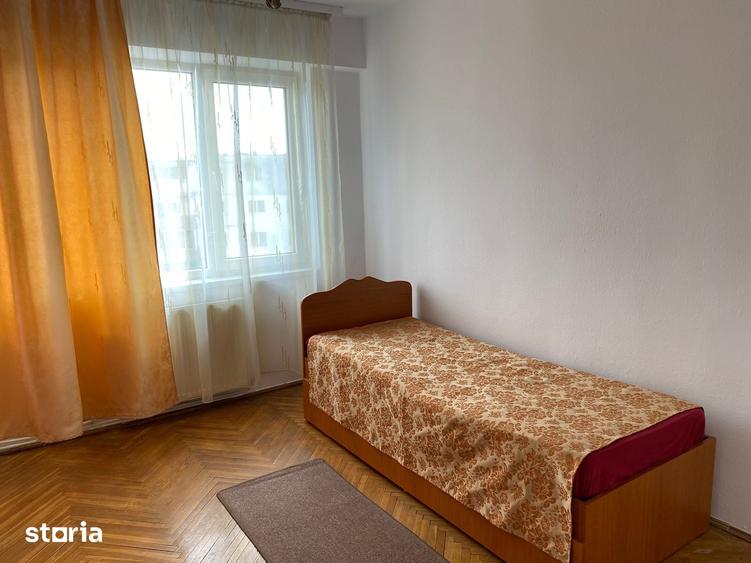 Apartament cu 4 camere decomandat în Central
