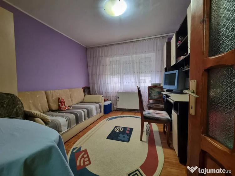 Apartament cu 3 camere decomandat, mobilat în Banca Națională