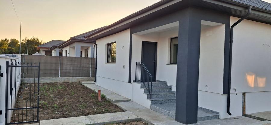 Casă cu 3 camere cu Canalizare în Lumina