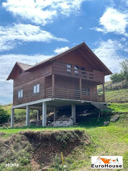 Casă cu 5 camere cu Teren 1320 Mp în Micești