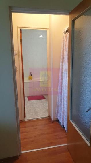 Apartament cu 4 camere semidecomandat în Berceni