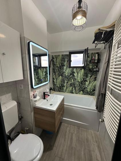 Apartament cu 4 camere decomandat în Casa de Cultură