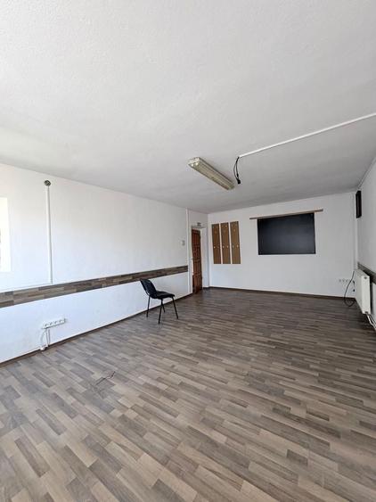 Casă individuală cu 10 camere cu Canalizare în Central