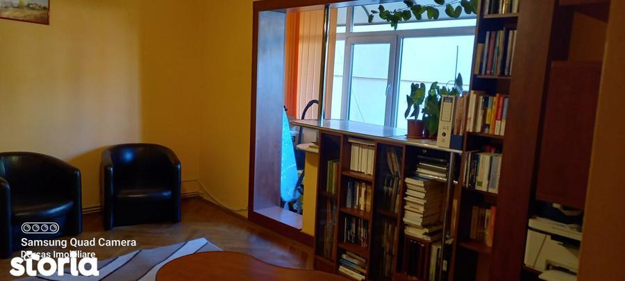 Apartament cu 4 camere în Central
